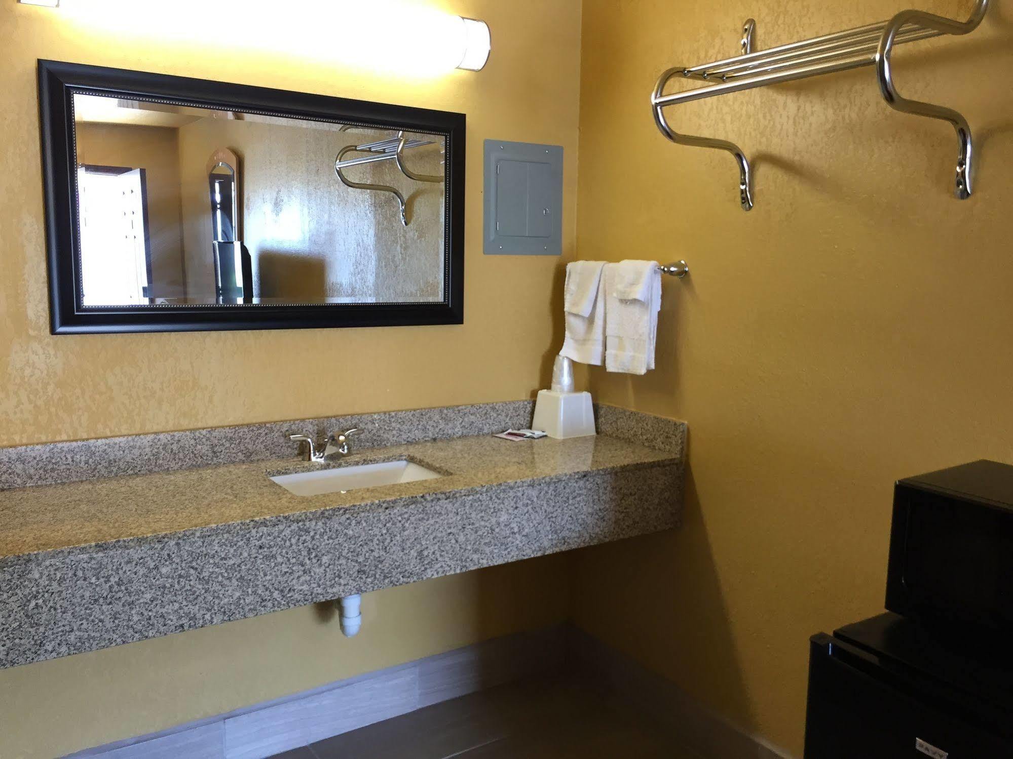 Budget Inn Ada Extérieur photo
